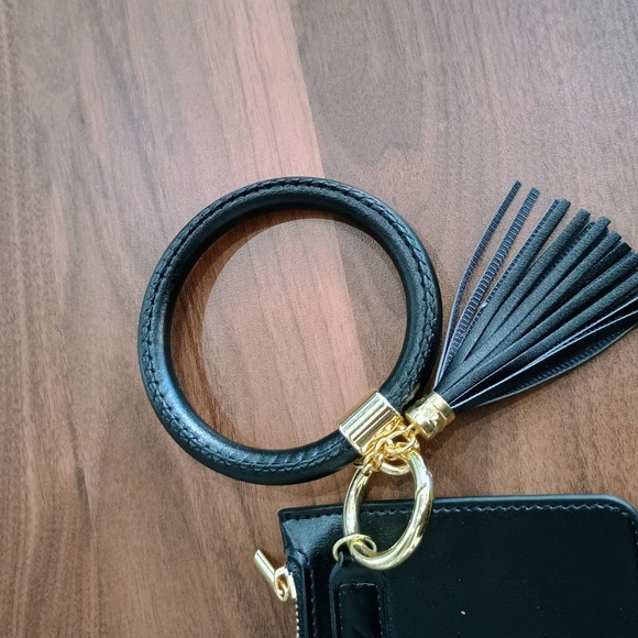 Elegant Black Wristlet Clutch - Picture 3 of 4